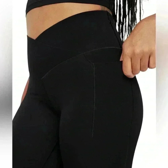 Aerie Offline Crossover High Waisted Pocket Legging - Picture 2 of 3